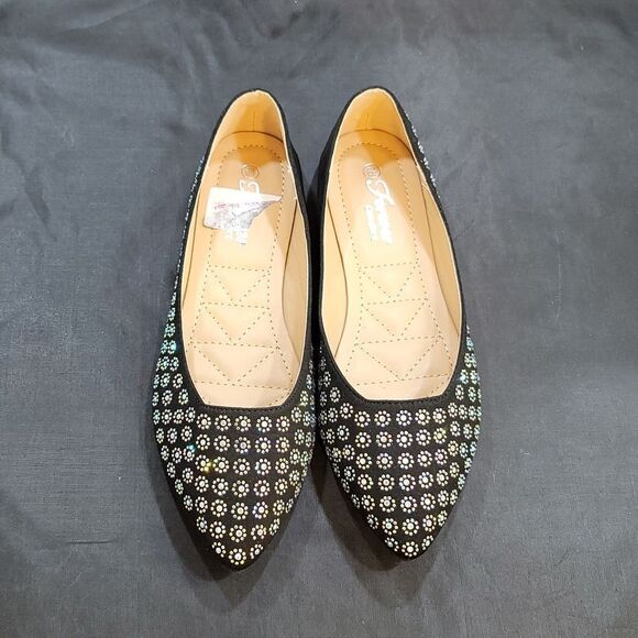 BRAND NEW FOREVER STUDDED POINTED TOE WOMEN"S BALLET FLATS - Picture 2 of 13
